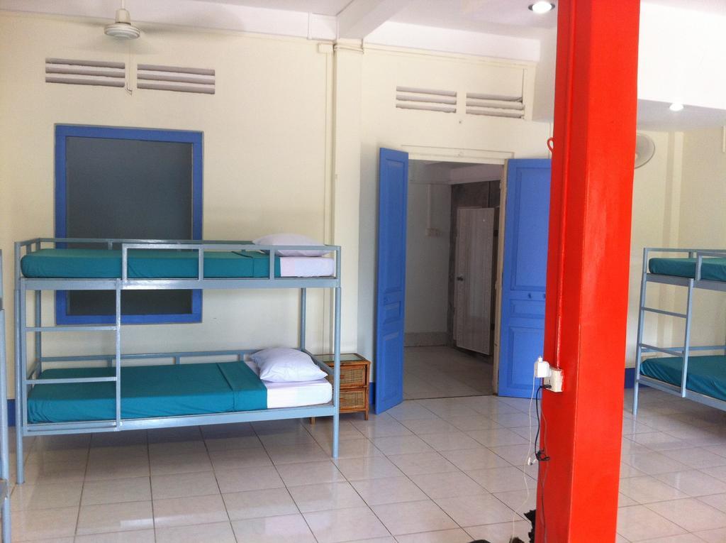 The Living Quarters Hostel 543 Сіємреап Номер фото